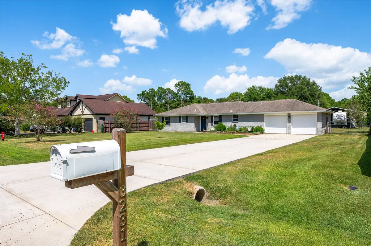 3231 W Meadow Lane, Dickinson, TX 77539 - #1