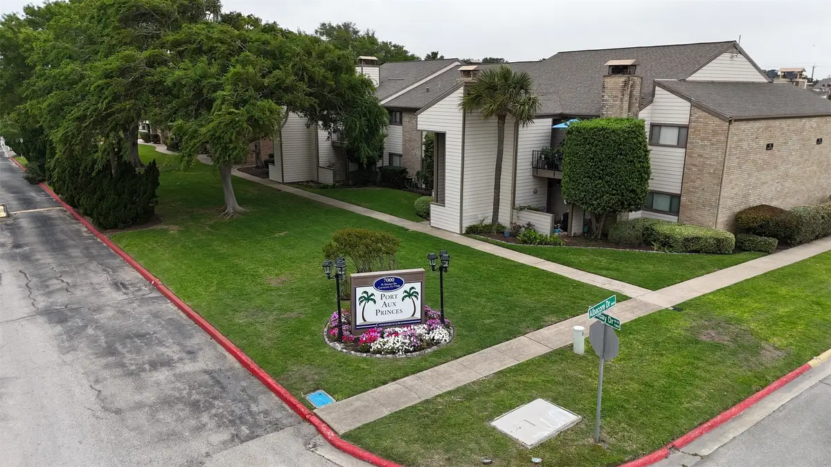 7014 N Holiday Drive, Galveston, TX 77550 - #1