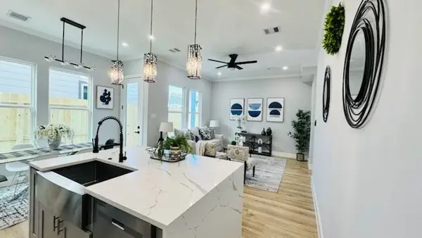 6840 Del Rio Street, Houston, TX 77021