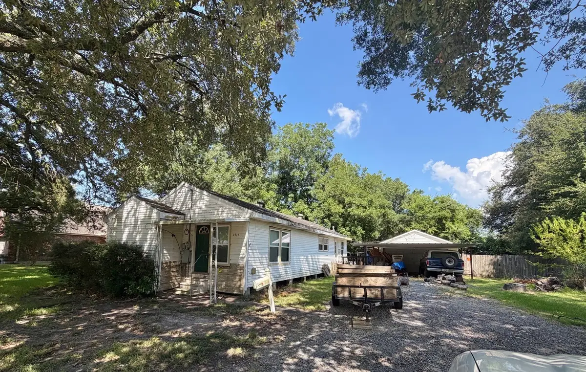 2038 6th Street, Port Neches, TX 77651 - #1