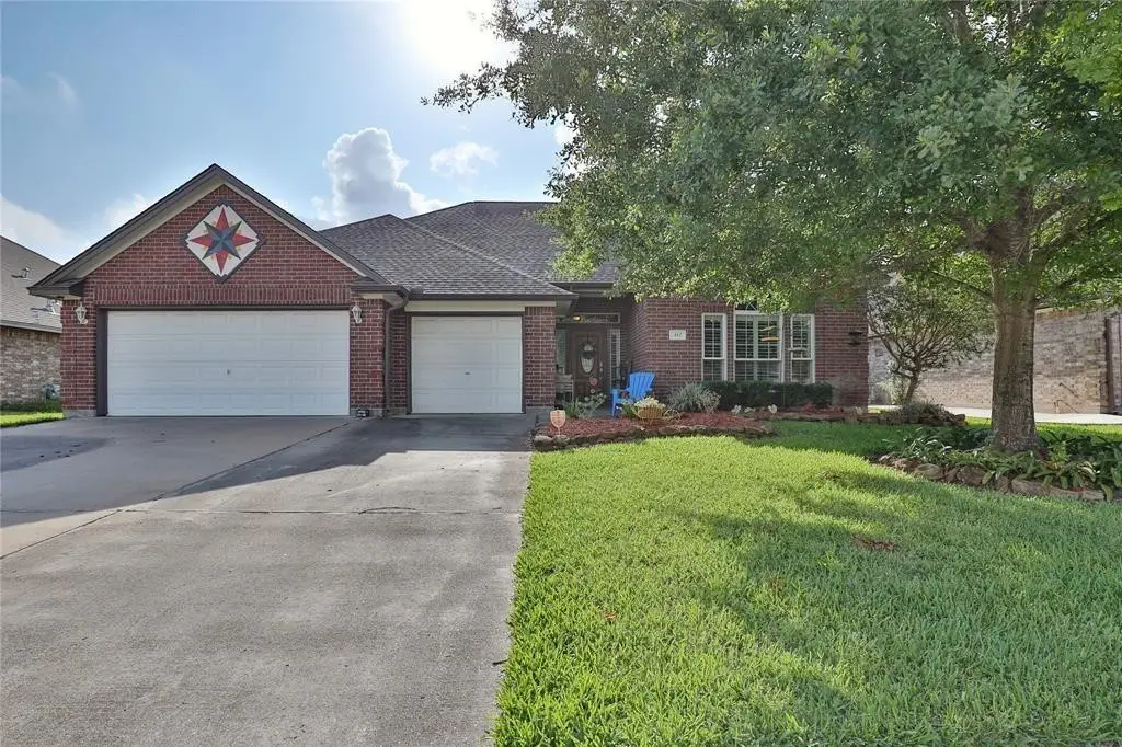 112 Majestic Oak Circle, Lake Jackson, TX 77566 - #1