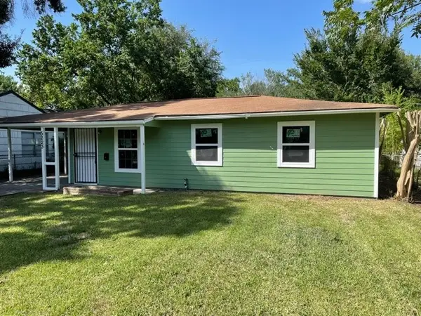 5223 Myrtlewood Street, Houston, TX 77033