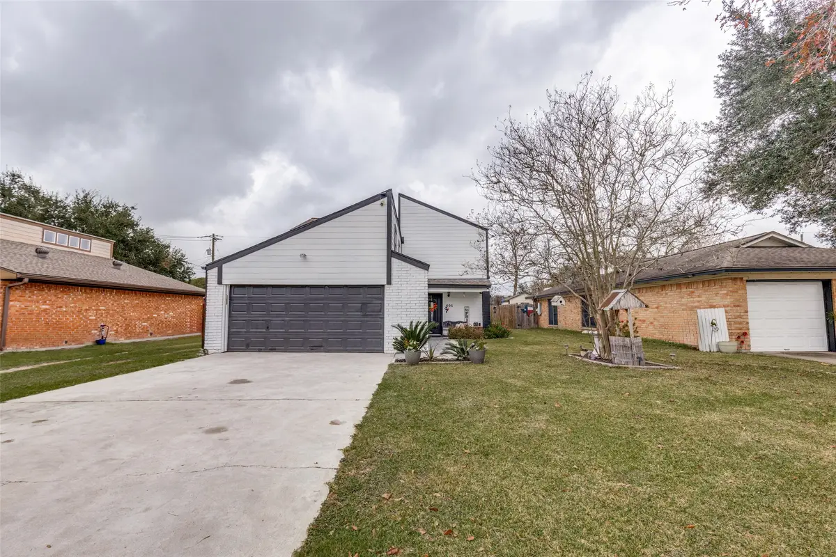 605 S Remington Drive, Angleton, TX 77515 - #1