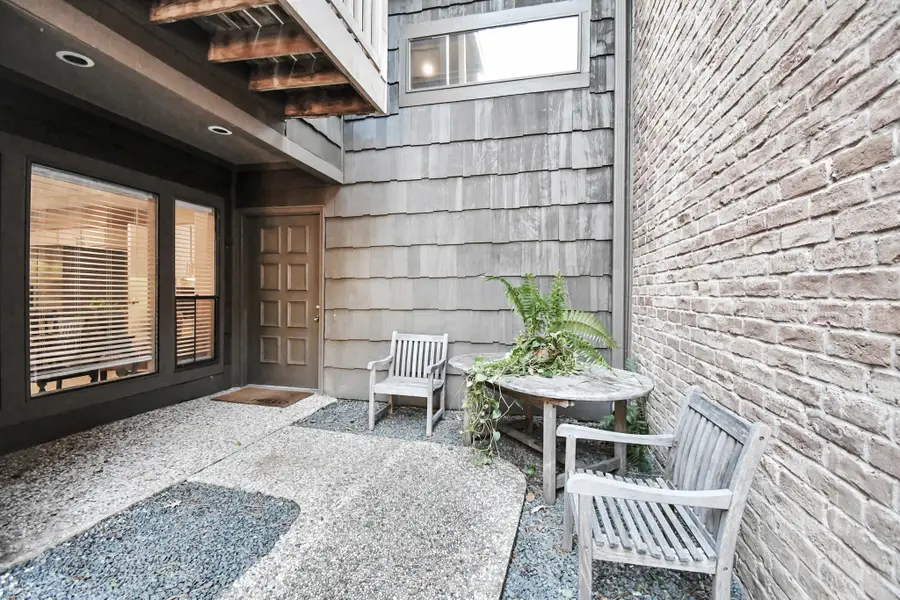 202 Sugarberry Circle, Houston, TX 77024 - Image #3