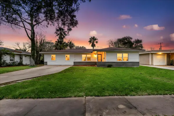 516 23rd Avenue N, Texas City, TX 77590