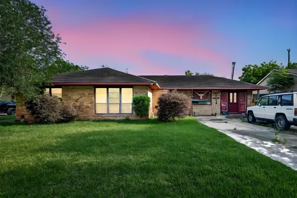 5927 Clarewood Drive, Houston, TX 77081
