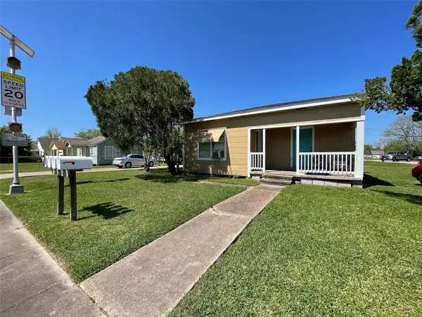 302 N Avenue B, Freeport, TX 77541