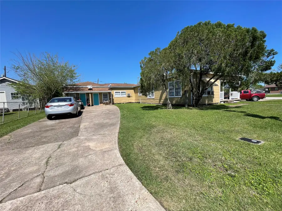 302 N Avenue B, Freeport, TX 77541 - #3