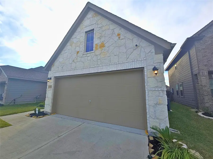 14214 Singing Oaks Trail, Houston, TX 77045 - Image #2