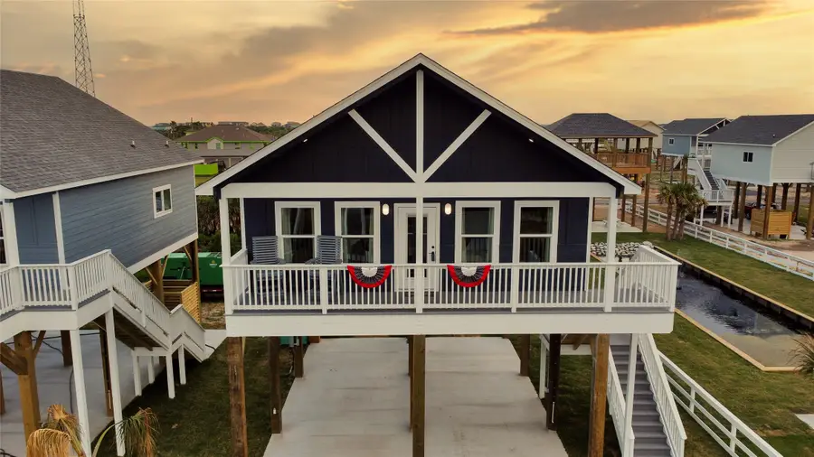 1036 Sunset Circle W, Crystal Beach, TX 77650 - Image #2