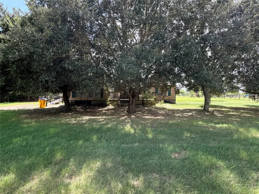 2083 Lauren Ln, Sealy, TX 77474 - #3
