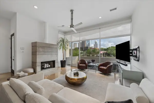 1804 N Memorial Way #A, Houston, TX 77007