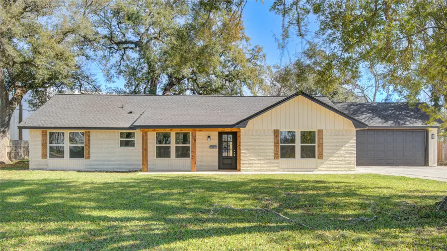 209 N Lazy Lane, Clute, TX 77531 - #2