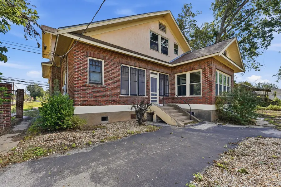 723 Saint Peter Street, Gonzales, TX 78629 - #2