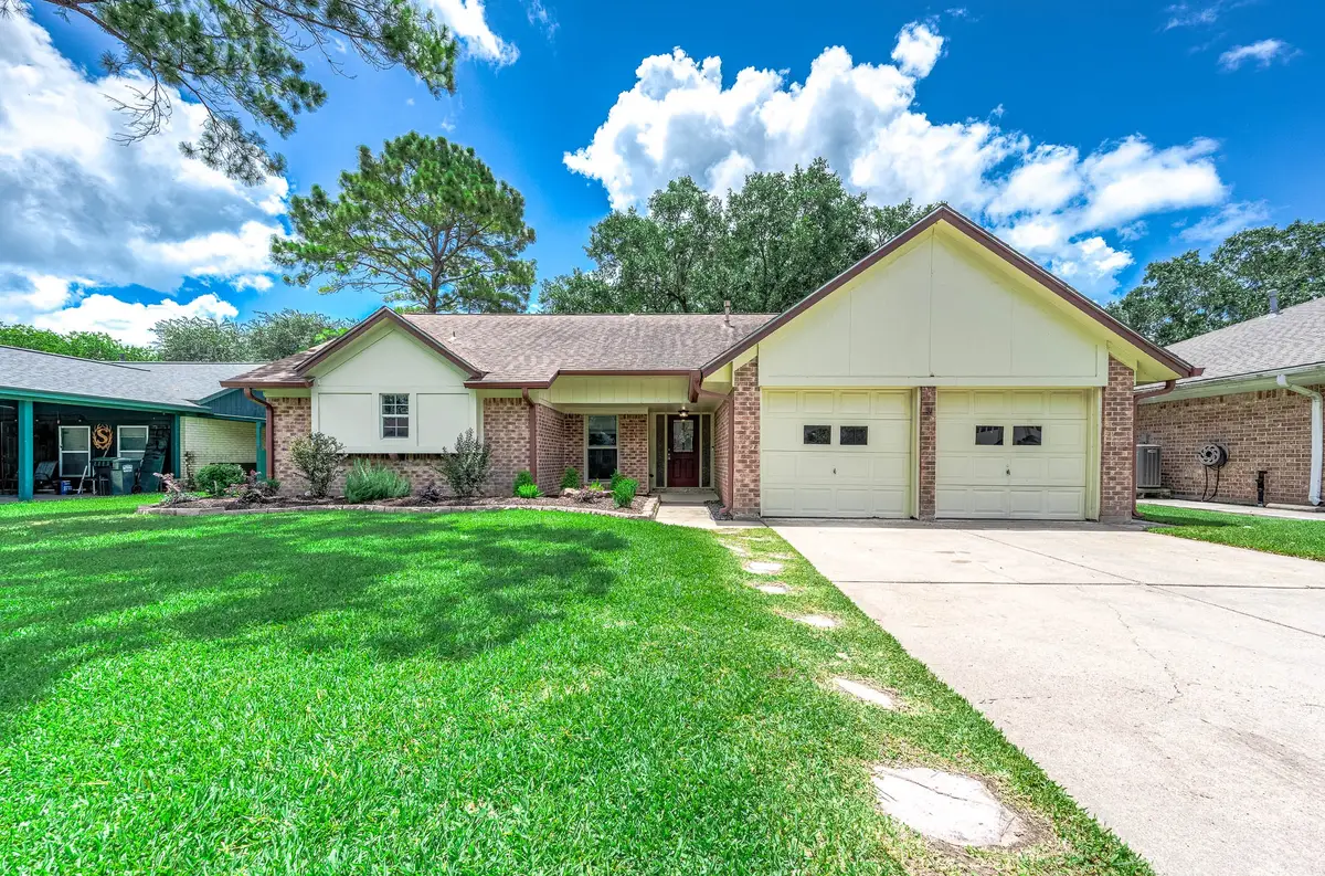 1916 Winding Creek Drive, Pearland, TX 77581 - #1