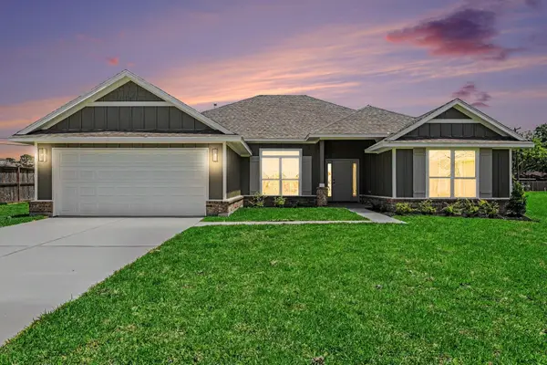 10 Greystone Court, Angleton, TX 77515