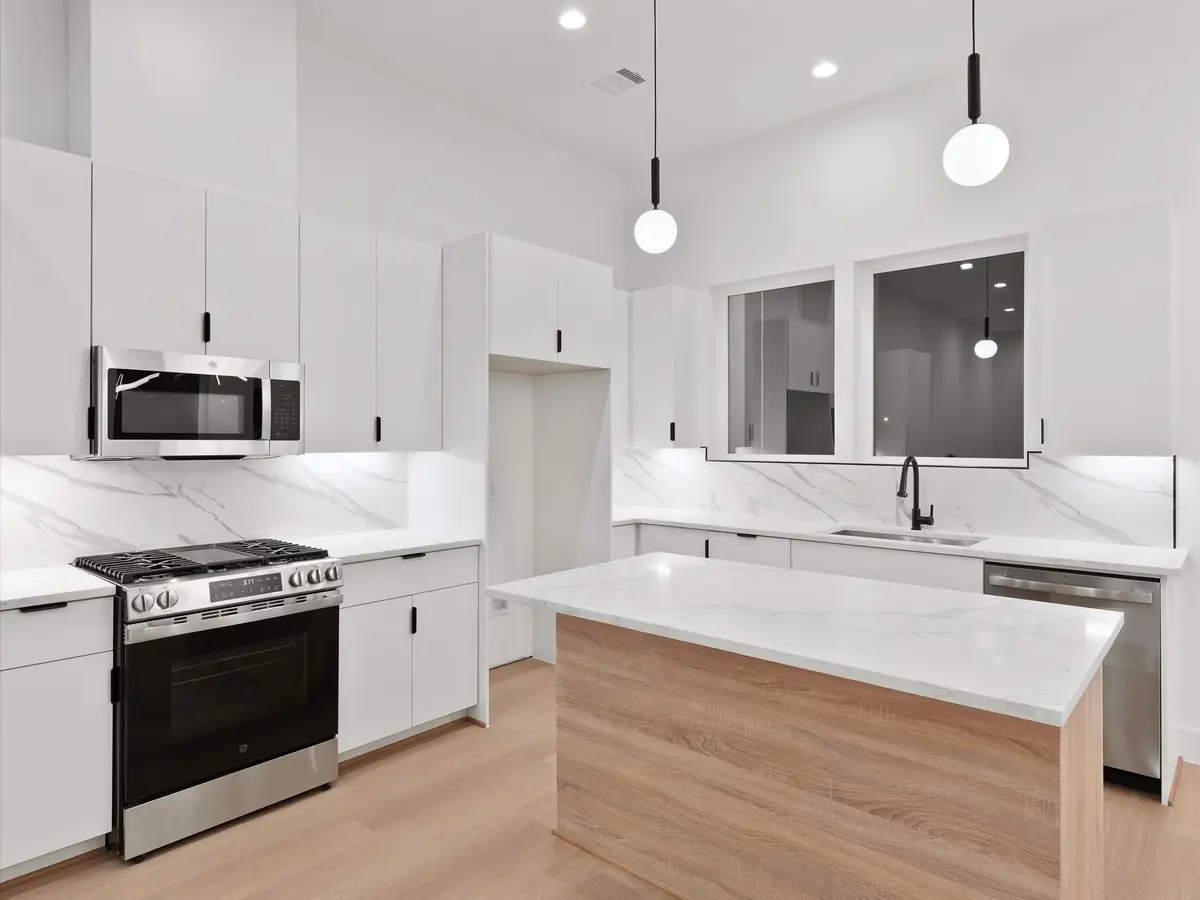 6637 Katarani Drive, Houston, TX 77091 - Image #1