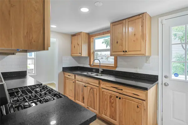 5919 Avenue R, Galveston, TX 77551