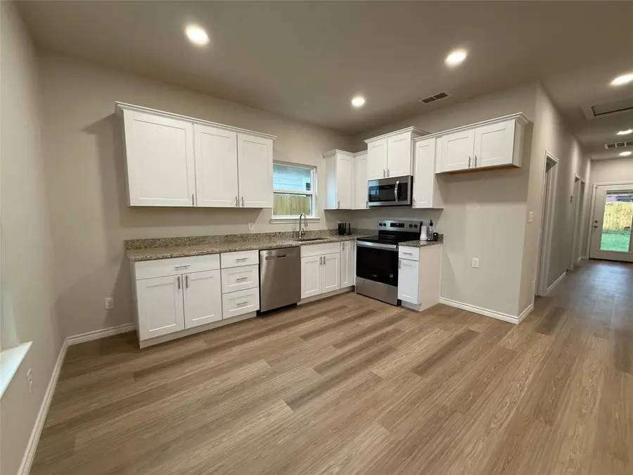 702 W Walnut Street, Longview, TX 75601 - #2