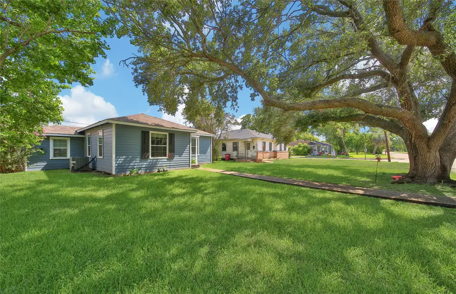 1606 W 8th Street, Freeport, TX 77541 - #3