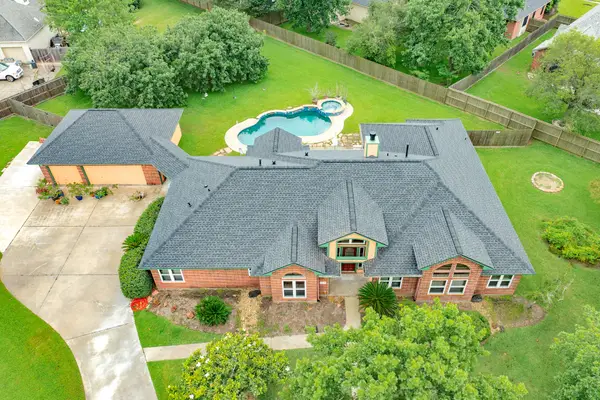 55 Mandevilla Court, Lake Jackson, TX 77566
