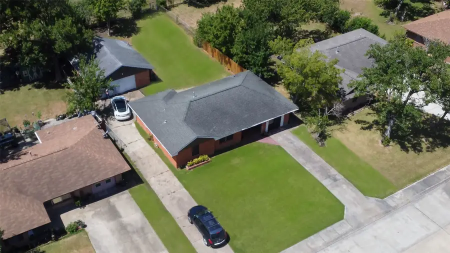 106 Mimosa St, Lake Jackson, TX 77566 - #2
