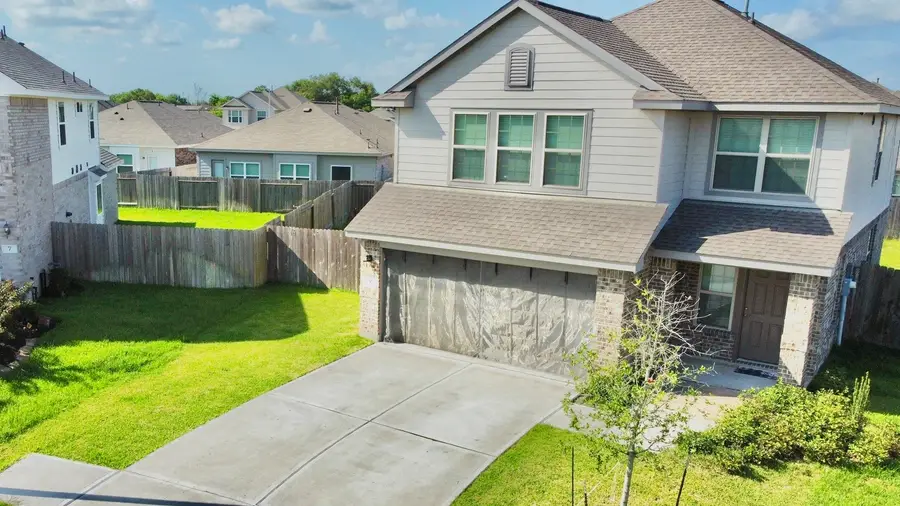 8 Riverwood Circle Court, Angleton, TX 77515 - Image #2