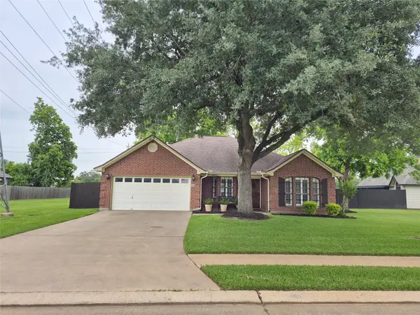 54 Zinnia Court, Lake Jackson, TX 77566