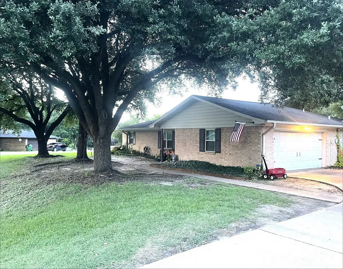 206 Heath Avenue, Madisonville, TX 77864 - #1