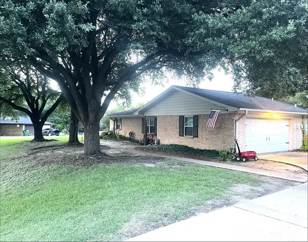 206 Heath Avenue, Madisonville, TX 77864
