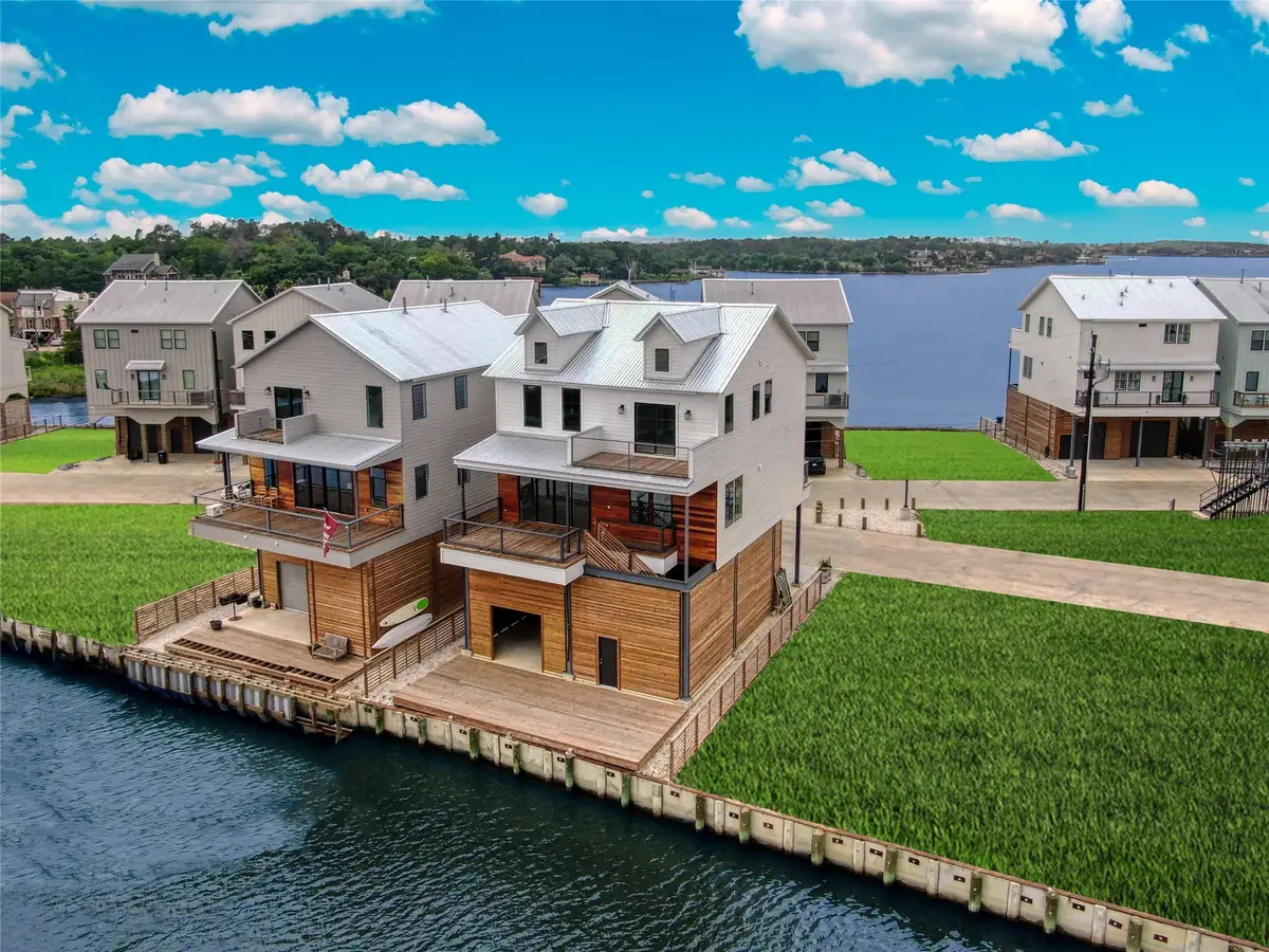 28 Cmdr Runco Lane, Taylor Lake Village, TX 77586 - Image #1