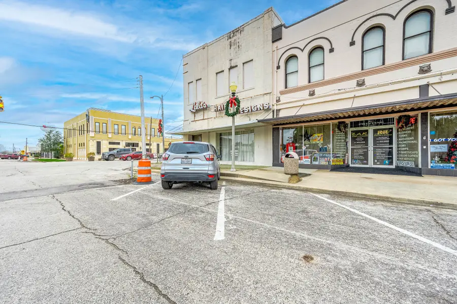 101 E Monseratte Street, El Campo, TX 77437 - #3