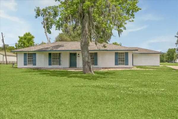 316 Rabbit Trail, Lake Jackson, TX 77566
