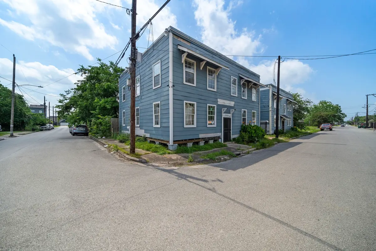 2401 & 2407 Sampson Street #1-8, Houston, TX 77004 - #1
