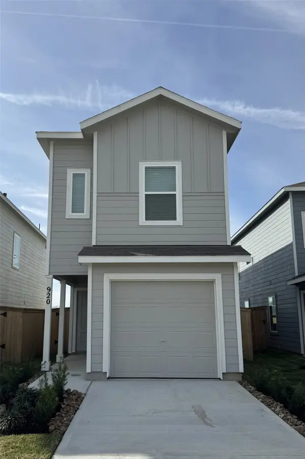 936 Pertuso Lane, Huffman, TX 77336