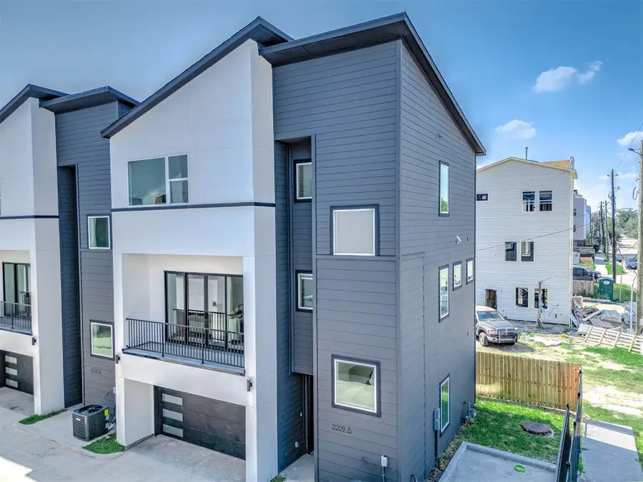 3209 St Emanuel Street #B, Houston, TX 77004 - #2