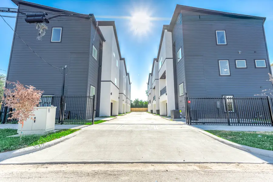 3209 St Emanuel Street #B, Houston, TX 77004 - #3