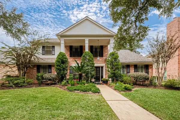 1935 S Cheyenne River Circle, Sugar Land, TX 77478