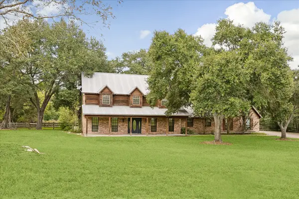 3123 Centerhill Circle, Bellville, TX 77418