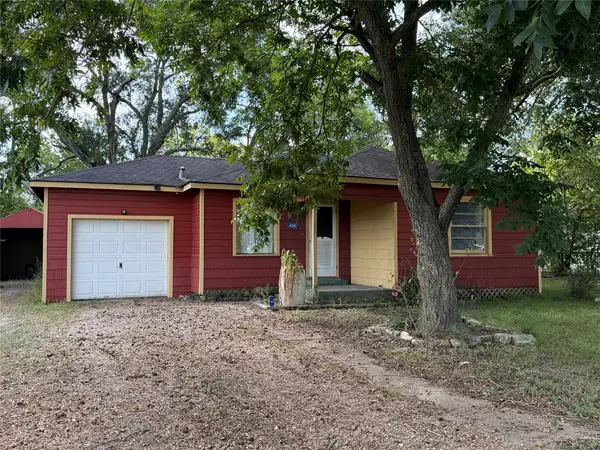 426 E Fm 1093 Road, Wallis, TX 77485