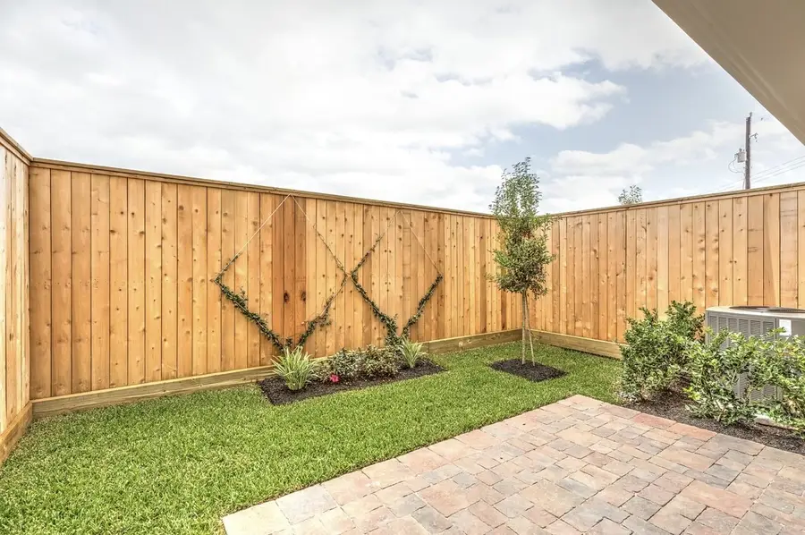 2722 Maxroy Street, Houston, TX 77007 - #2