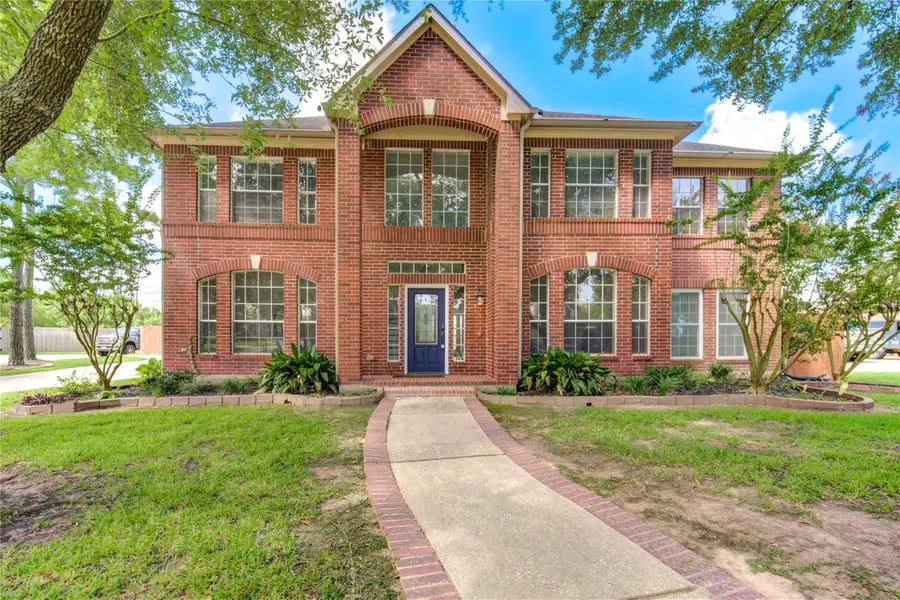 1016 Applewood Drive, Friendswood, TX 77546 - Image #2