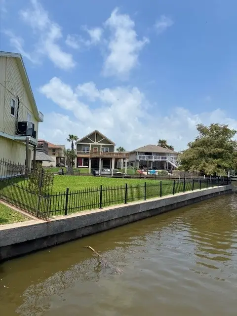 1 N Pelican Street, La Marque, TX 77568