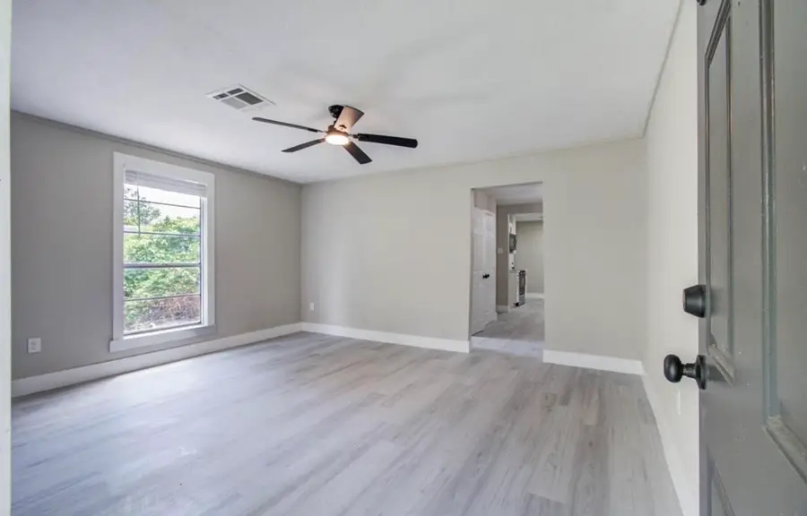 1007 San Jacinto St, Highlands, TX 77562 - #2