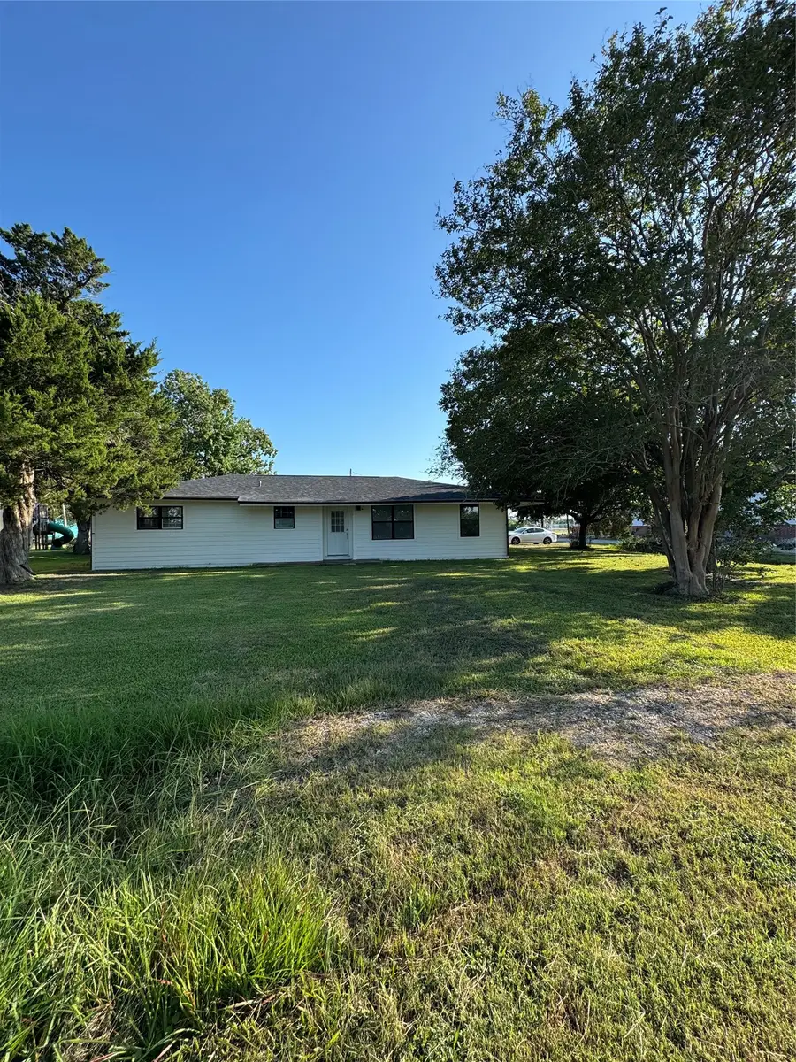 201 E Austin Avenue, Palacios, TX 77465 - #2