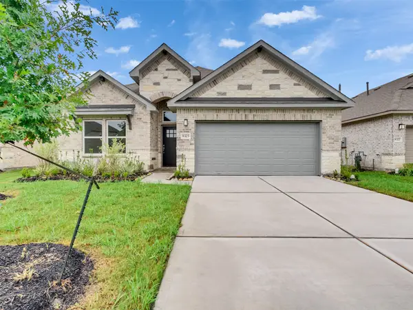 8323 Amber Summit Lane, Angleton, TX 77515
