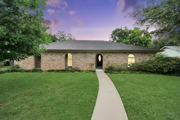 333 W Castle Harbour Drive, Friendswood, TX 77546