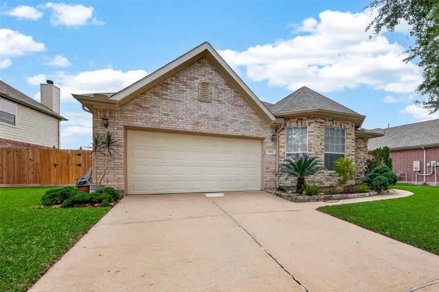 13719 Saxony Drive, Sugar Land, TX 77498 - #2