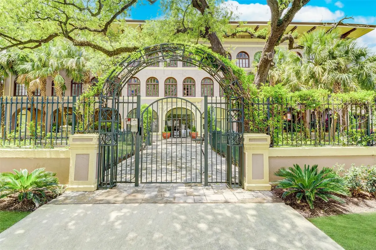 2700 Albany Street #3B, Houston, TX 77006 - #1