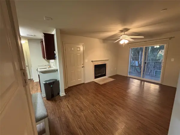 7600 Emmett F Lowry Expressway #404, Texas City, TX 77591